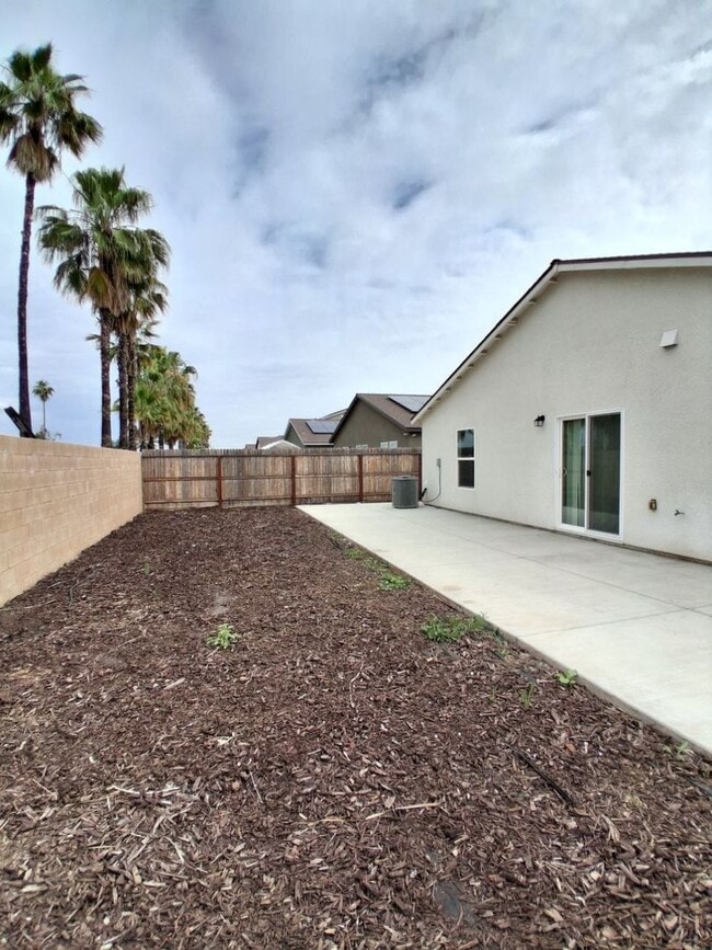 Building Photo - Beautiful Single-Story Home with Solar Included & Spacious Open Floor Plan!