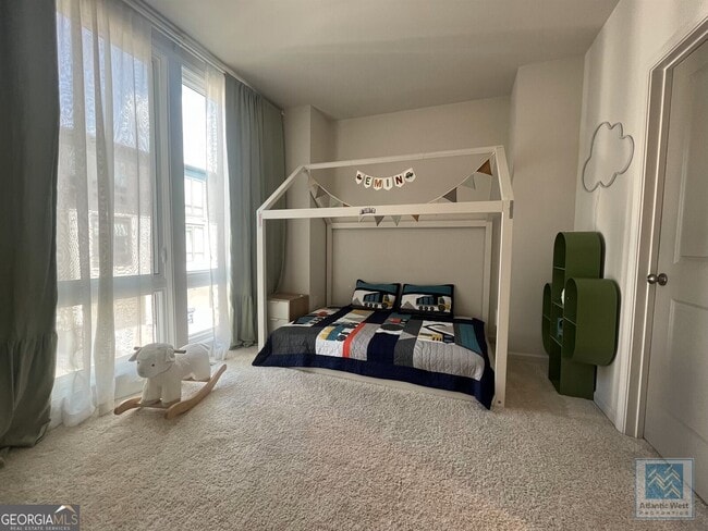 Building Photo - 440 Latta St NE