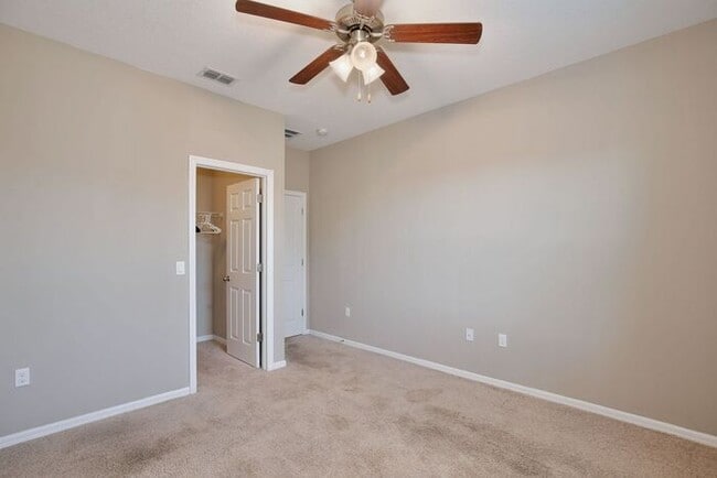 Building Photo - Gorgeous 4/2.5 Spacious Townhome with a Loft Area and a 2 Car Garage in the Desirable Gated Commu...