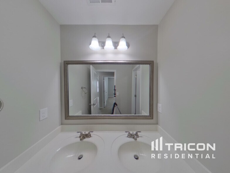 Building Photo - 820 Parnell Ct