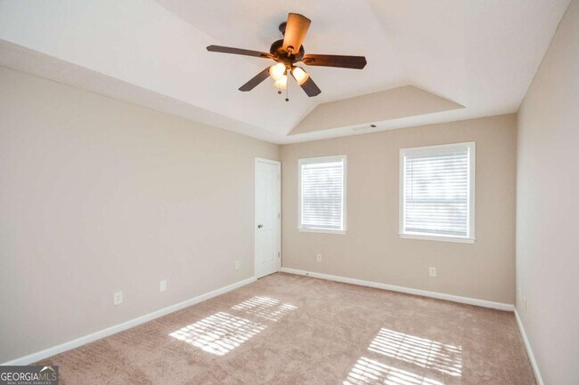 Building Photo - 300 Claremont Dr