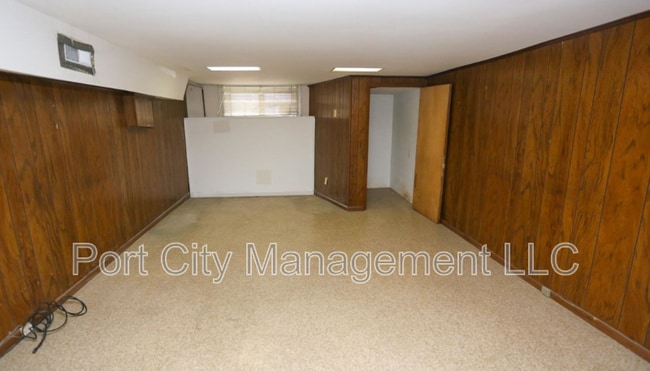 Building Photo - 715 S Linwood Ave
