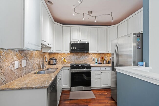 Building Photo - 292 Roslyn Ct