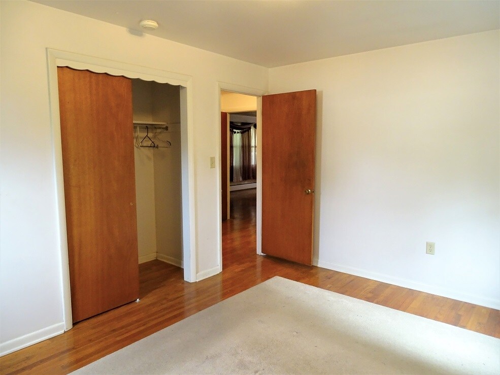 Building Photo - 437 S 9th St