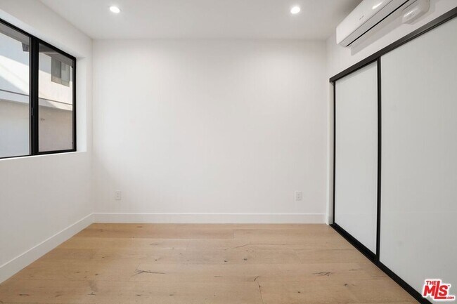 Building Photo - 735 N Gramercy Pl