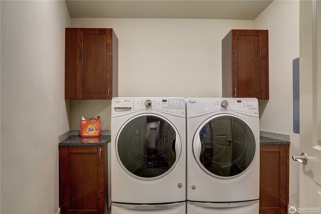 Building Photo - 2Bd/2Ba Kirkland Condo