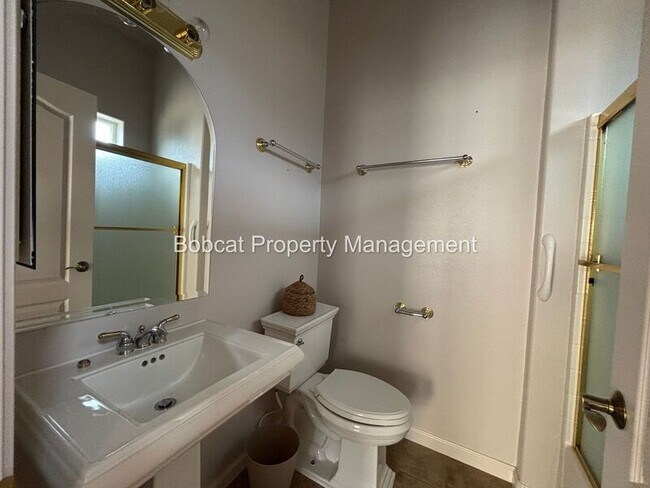 Building Photo - 963 Ranchview Cir