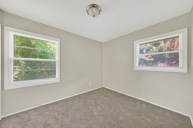 Building Photo - 115 Spring Garden Dr