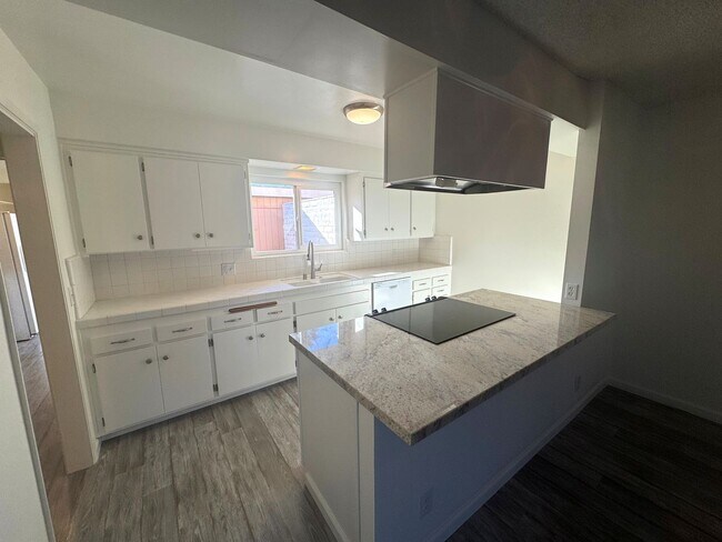 Building Photo - Spacious Ventura Keys Condo- Enjoy The Beach Life!