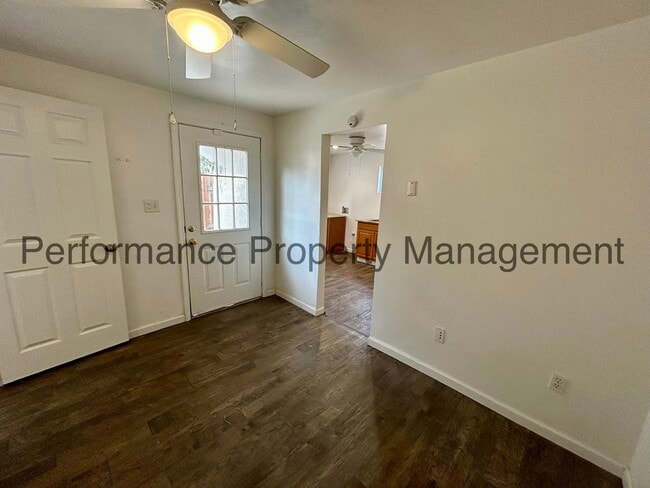 Building Photo - Charming 3 Bed/2 Bath in SW Bakersfield w/...