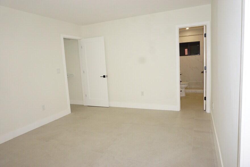 Building Photo - 10485 SW 26th Ter