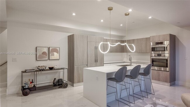 Building Photo - 455 NE 39th St