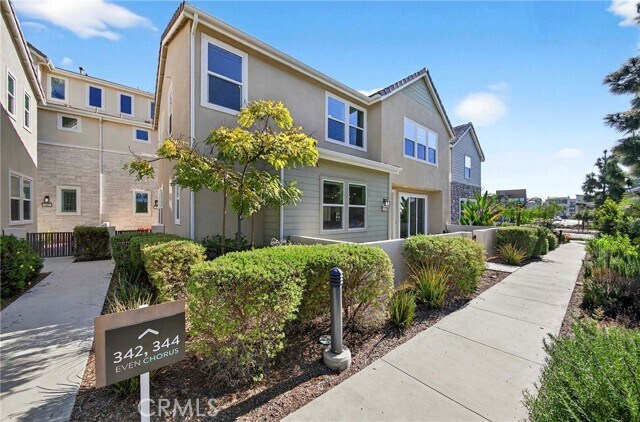 Building Photo - 346 Chorus