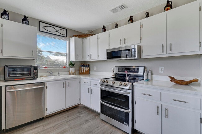 Building Photo - 108 Greenbriar Dr