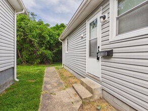 Building Photo - 838 S Jones St