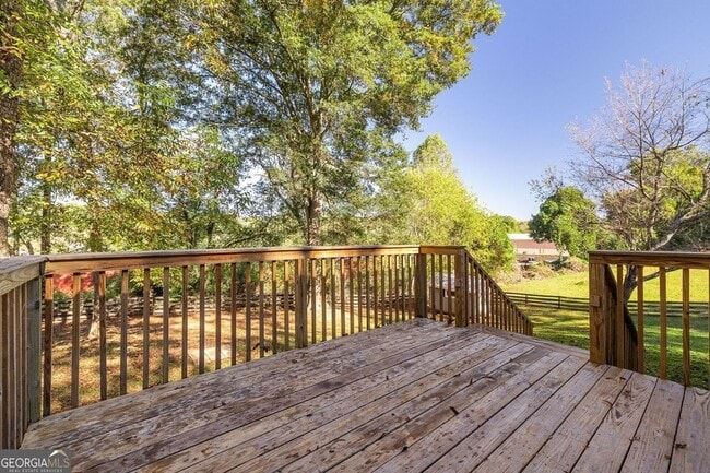 Building Photo - 255 Lowry St