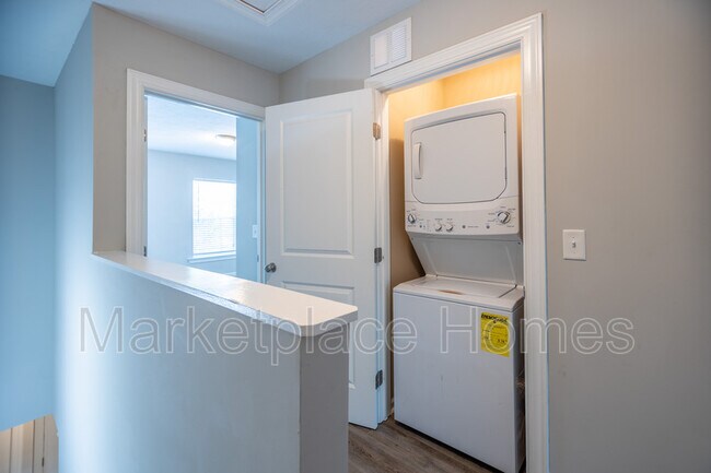 Building Photo - 211 Adderman Dr