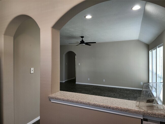 Building Photo - 1714 Village Townhome Dr