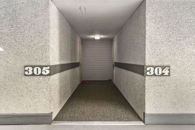 Building Photo - 150 Melrose Ave E