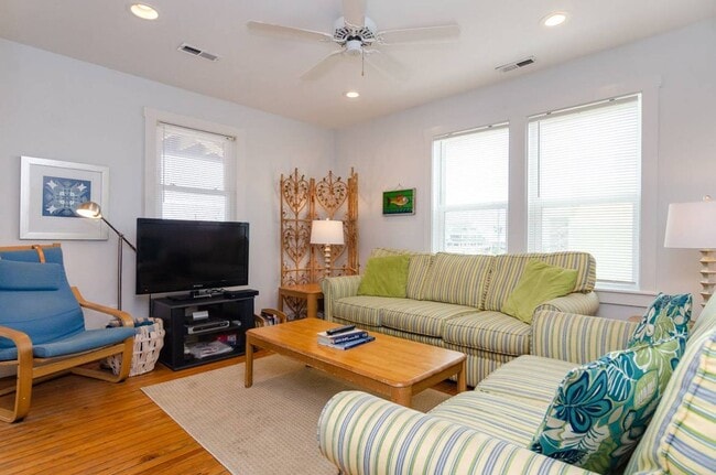 Building Photo - 8 Sunset Ave