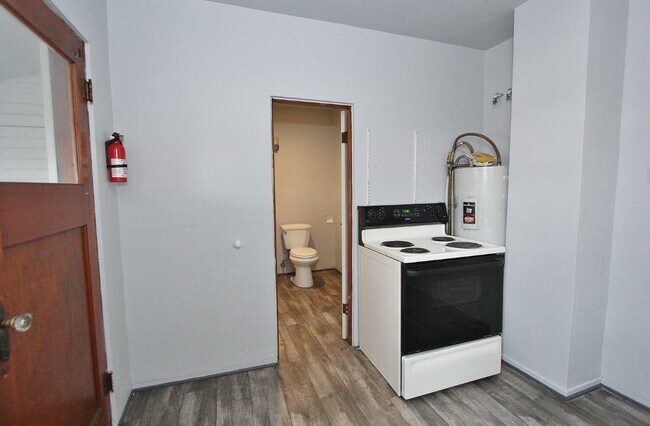 Building Photo - 210 S Commercial Emmett