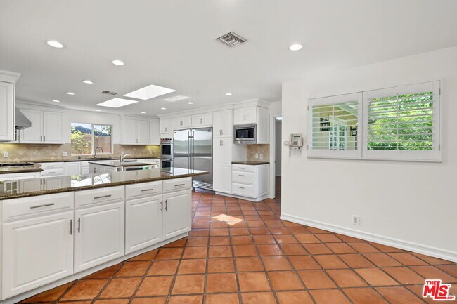 Building Photo - 860 Bronze Ln