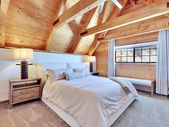 Building Photo - 656 Aspen Dr