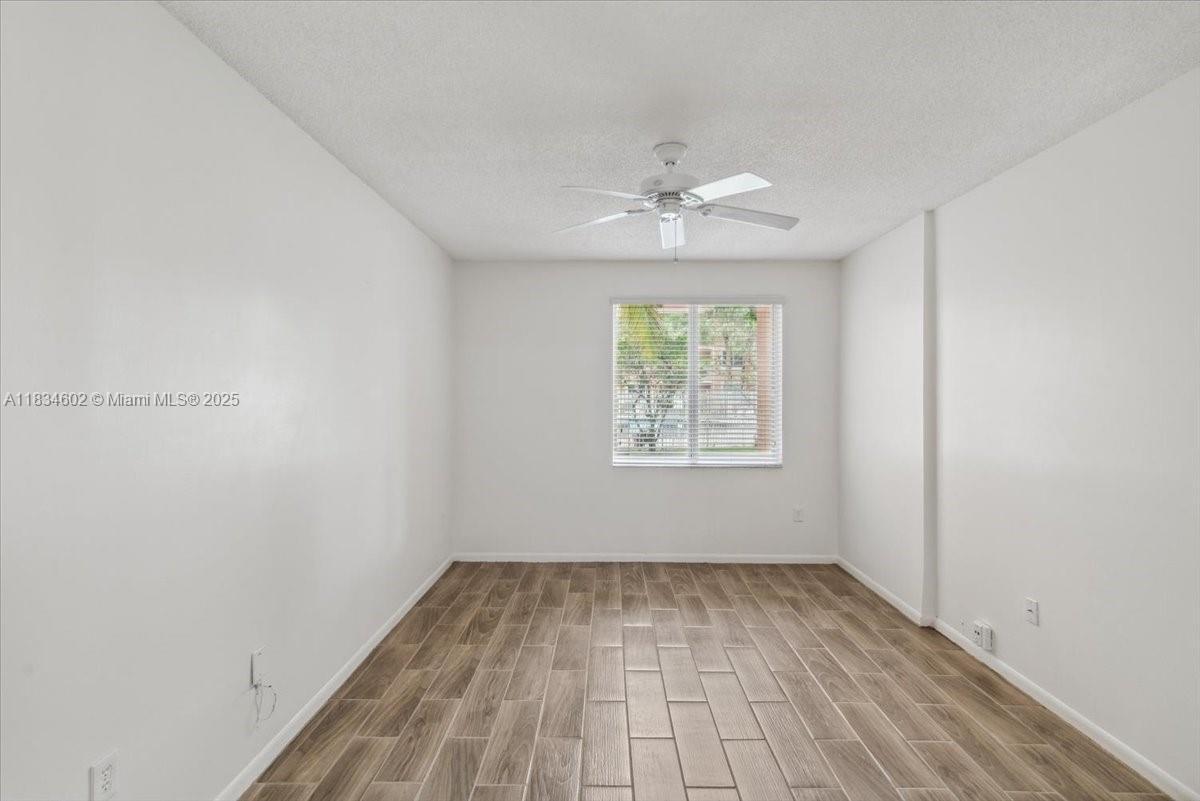 Building Photo - 6952 SW 39th St