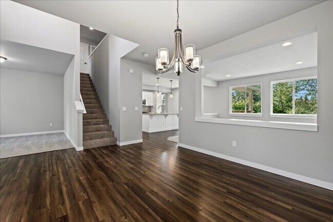 Building Photo - **Move-In Special** Stunning 4 bed, 2.5 bath home with 3 car garage & fully fenced yard!