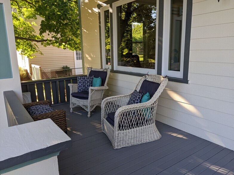 Front porch - 4419 Cooke St