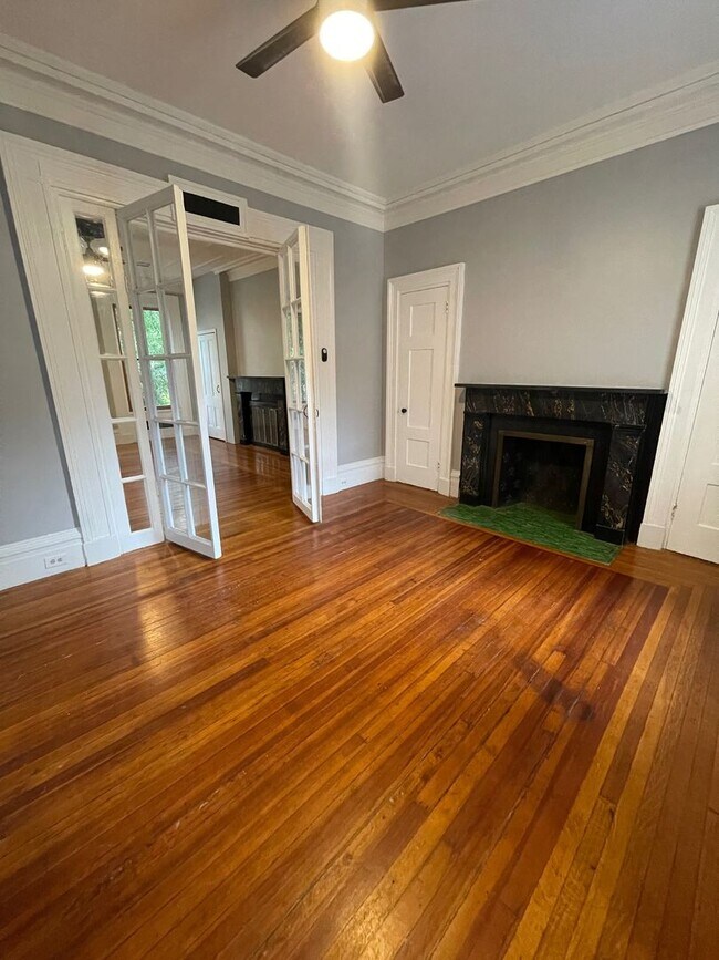 Building Photo - 151 Grand St