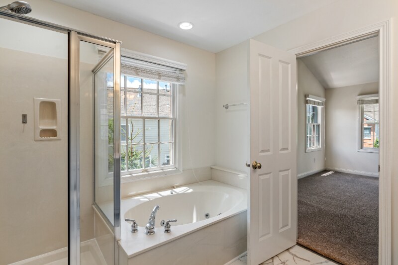 Building Photo - 12735 Edgemont Way