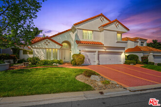 Building Photo - 5683 Hazelcrest Cir