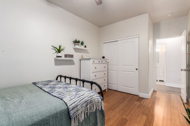 Building Photo - Beautiful 6-bedroom basement home