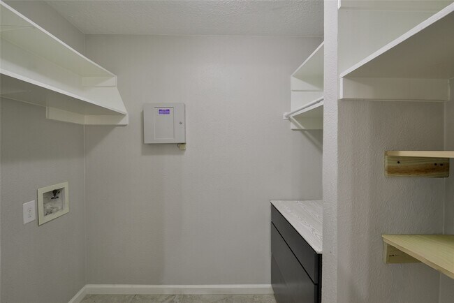 Building Photo - 3318 Golden Willow Dr