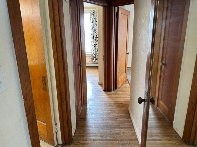 Building Photo - 1208