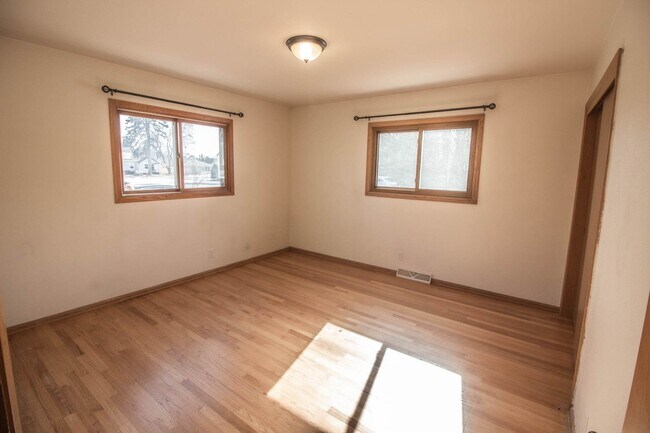 Building Photo - 706 North St