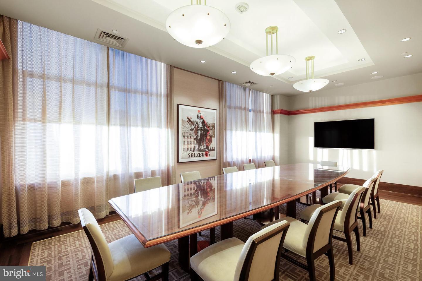 Building Photo - 440 S Broad St