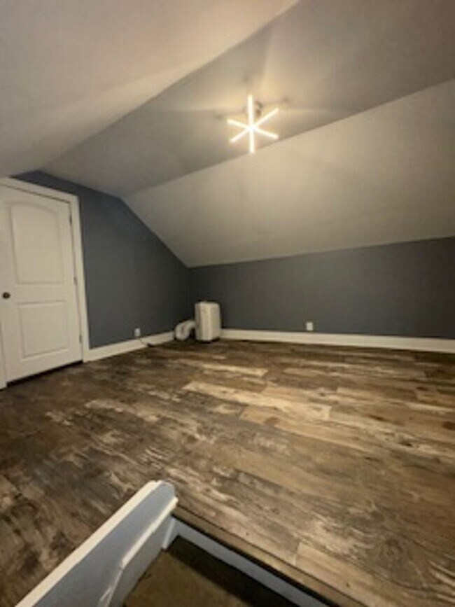 Building Photo - 708 Bayard Park Dr