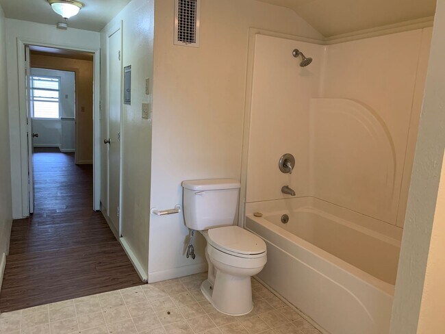 Building Photo - 8231 Bayou Fountain Ave
