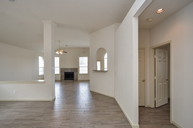 Building Photo - 14027 Wheatbridge Dr