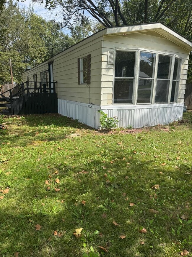 Primary Photo - 328 NE Roselawn Ave