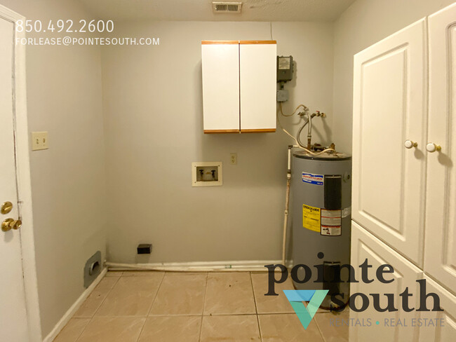 Building Photo - Lake Forest Rental