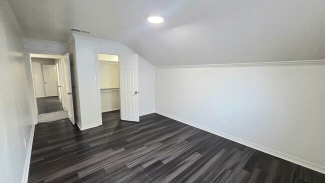 Building Photo - 215 Johnson Dr