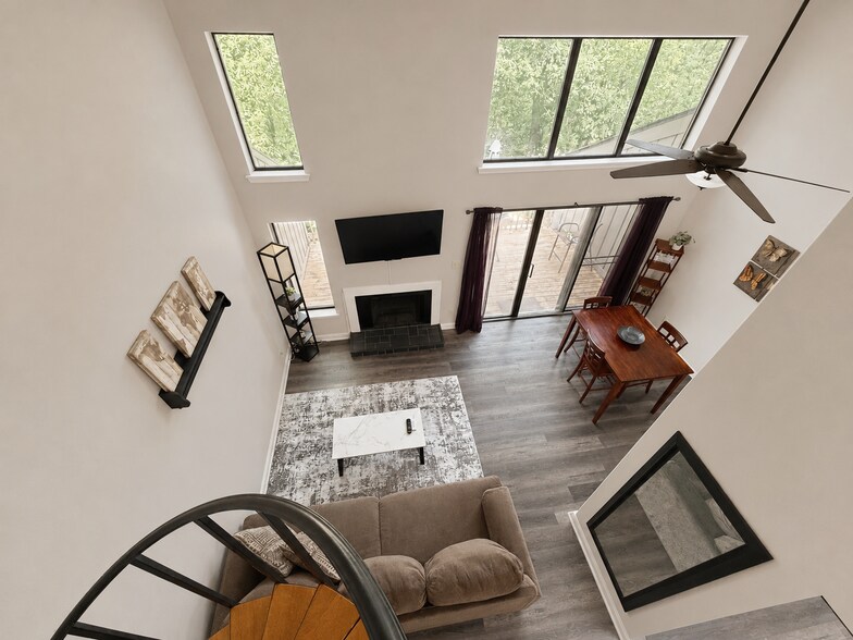 Building Photo - 9436 S Lake Ridge Dr