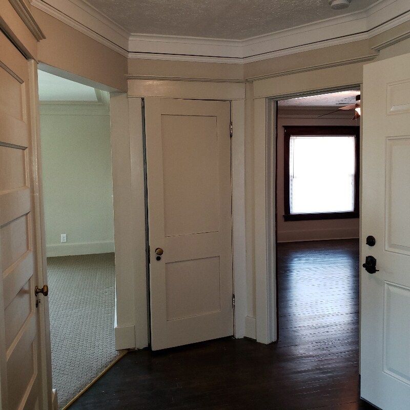 Building Photo - 531 S 36th St
