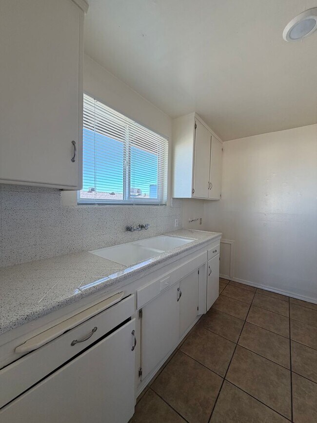 Building Photo - P363