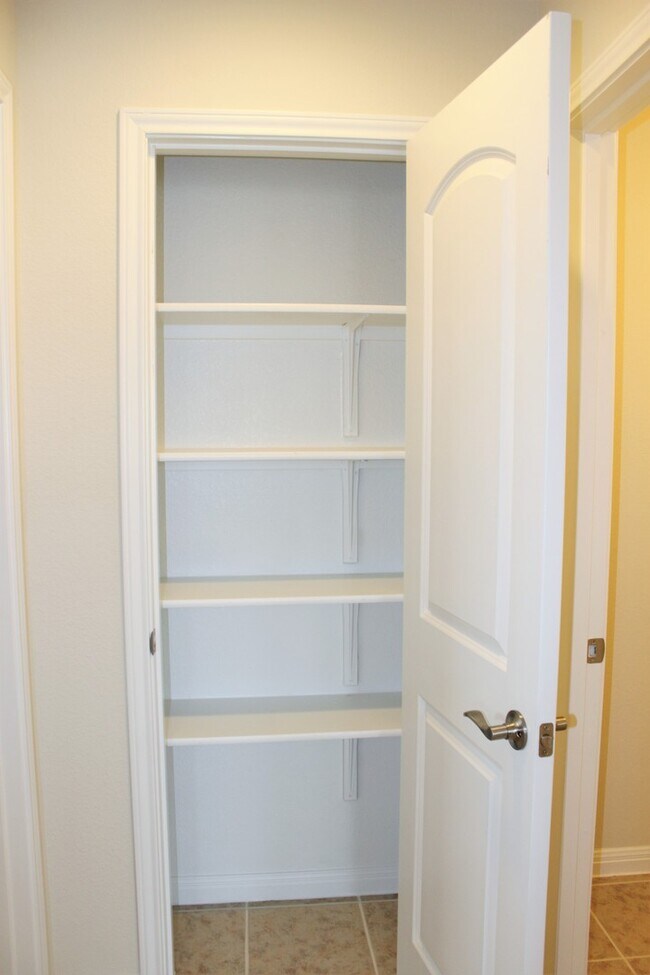 Building Photo - 213 Paint Creek Ln