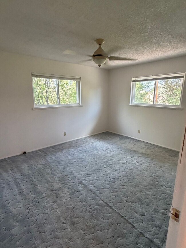 Building Photo - 2636 Hickory Dr