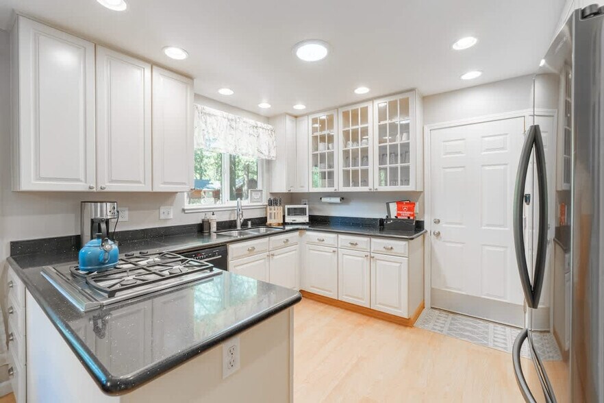 Building Photo - 10283 White Fir Rd